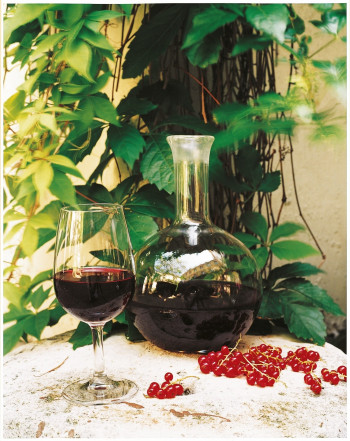 5 Fall Wines to Sip as the Seasons Change - Elise TAYLOR - Vogue USA